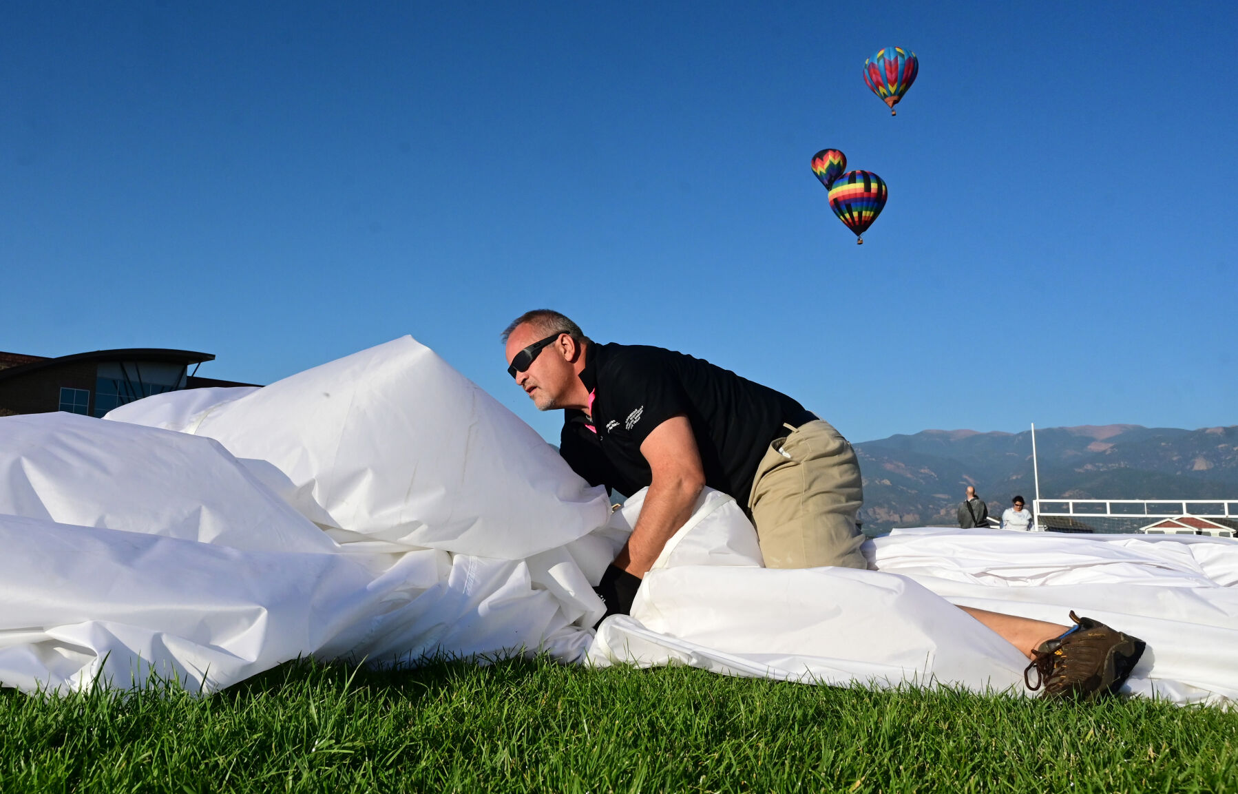 090521-news-balloons 118.JPG